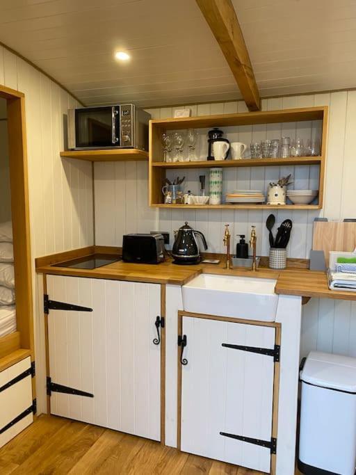 The Hereford Hut, Charming 1 Bedroom Shepherds Hut Callow Exterior photo