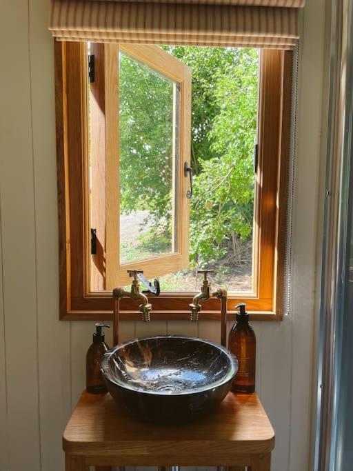 The Hereford Hut, Charming 1 Bedroom Shepherds Hut Callow Exterior photo