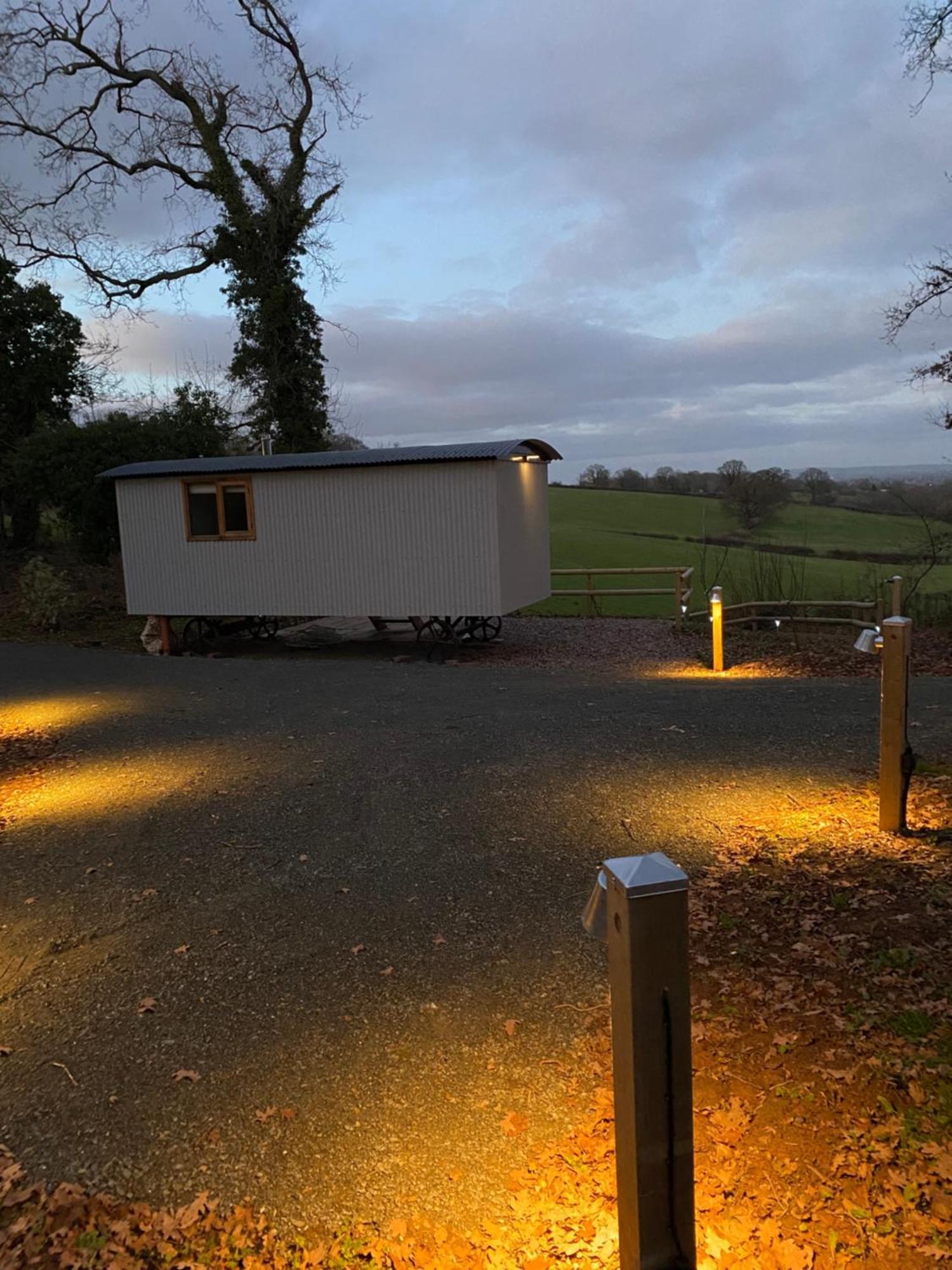 The Hereford Hut, Charming 1 Bedroom Shepherds Hut Callow Exterior photo
